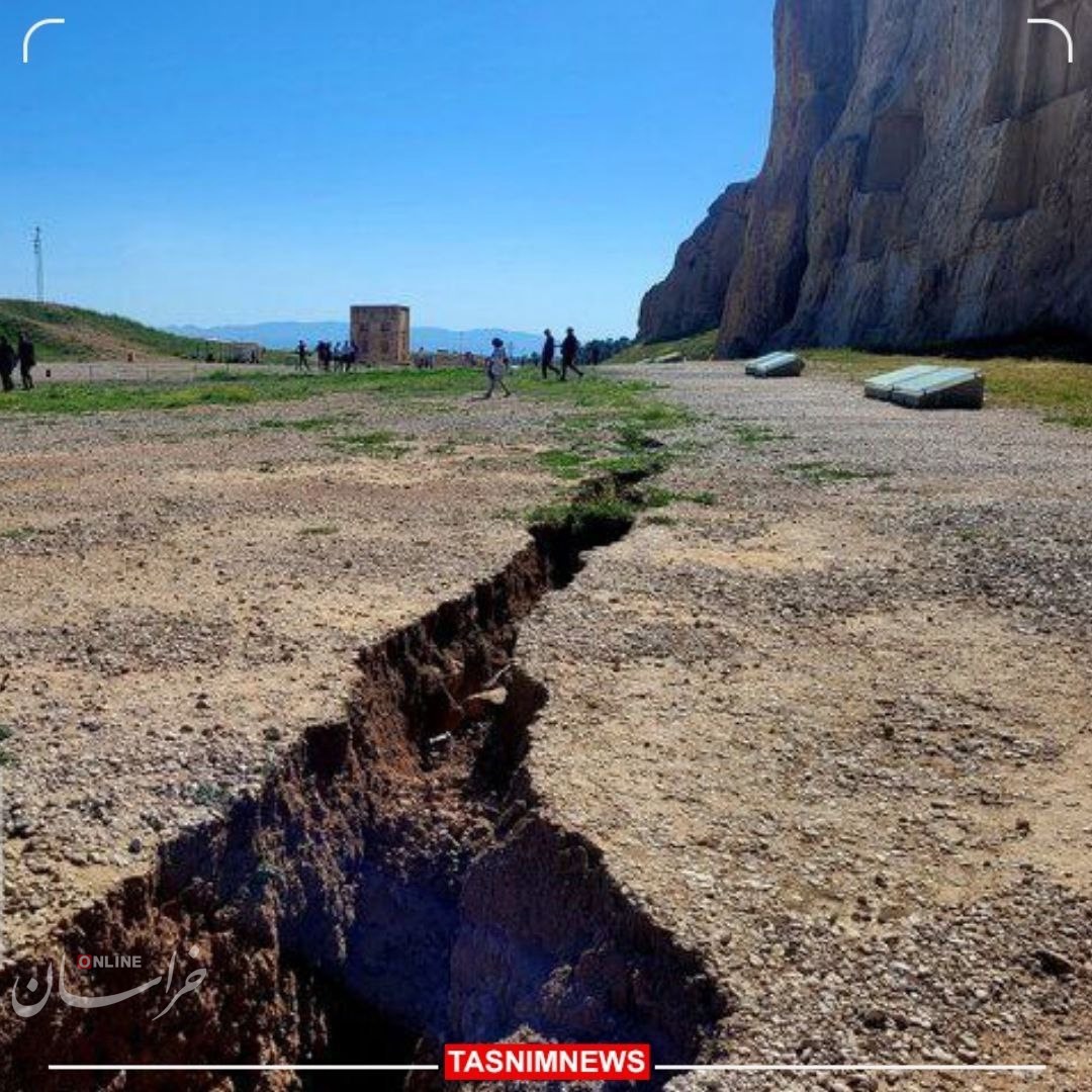 فرونشست زمین در فاصله ۱۰ متری نقشرستم