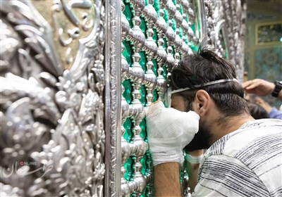 تشرف جمعی از مجروحان لبنانی به حرم مطهر رضوی