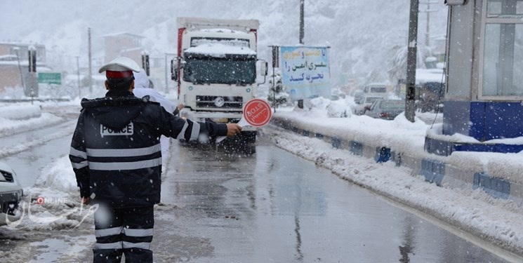 بارش برف در جادههای مازندران و یخزدگی سطح جادهها