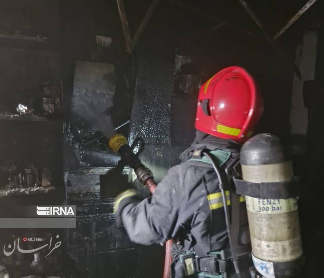 ۶ نفر از آتش سوزی ساختمان مسکونی در مشهد نجات یافتند