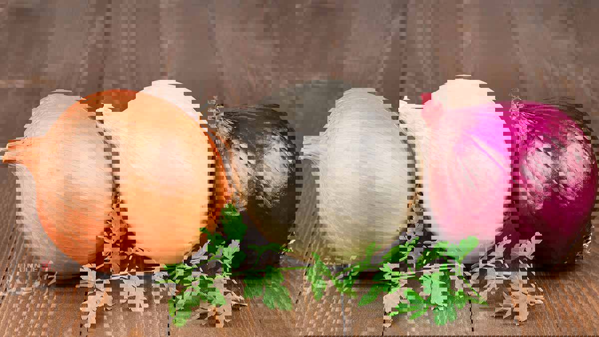 چگونه «بدون اشک ریختن» پیاز خرد کنیم؟